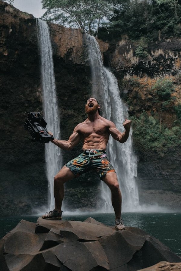 Comment les exercices isométriques peuvent-ils être utilisés pour renforcer les muscles stabilisateurs?