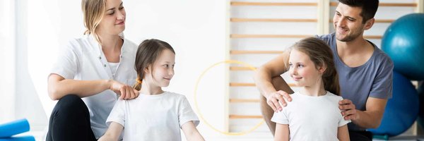 Quelles séquences de Pilates sont idéales pour améliorer la posture des personnes assises longues heures?