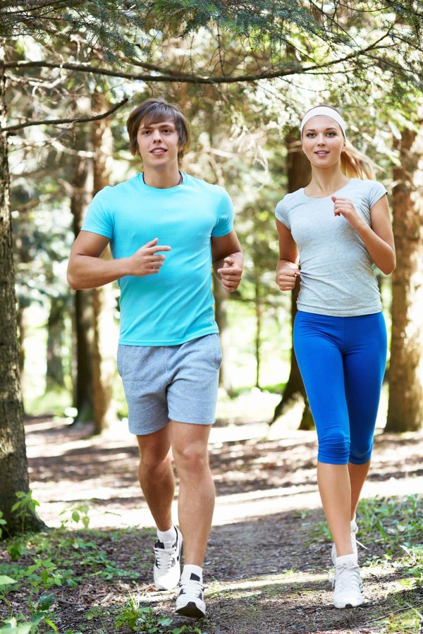 Quelles stratégies sont adoptées pour améliorer la coordination et l'agilité chez les joueurs de hockey?